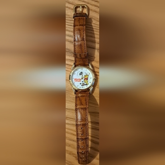 EUC RARE Vintage 90s Disney Winnie The Pooh & Friends Daydream Casual Croc Watch main image 5